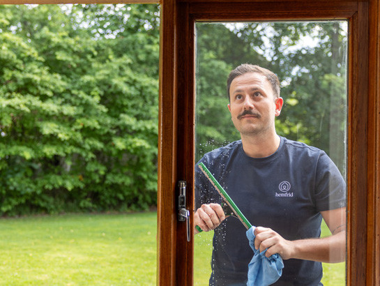Hemfrid hjälper dig med fönsterputsningen